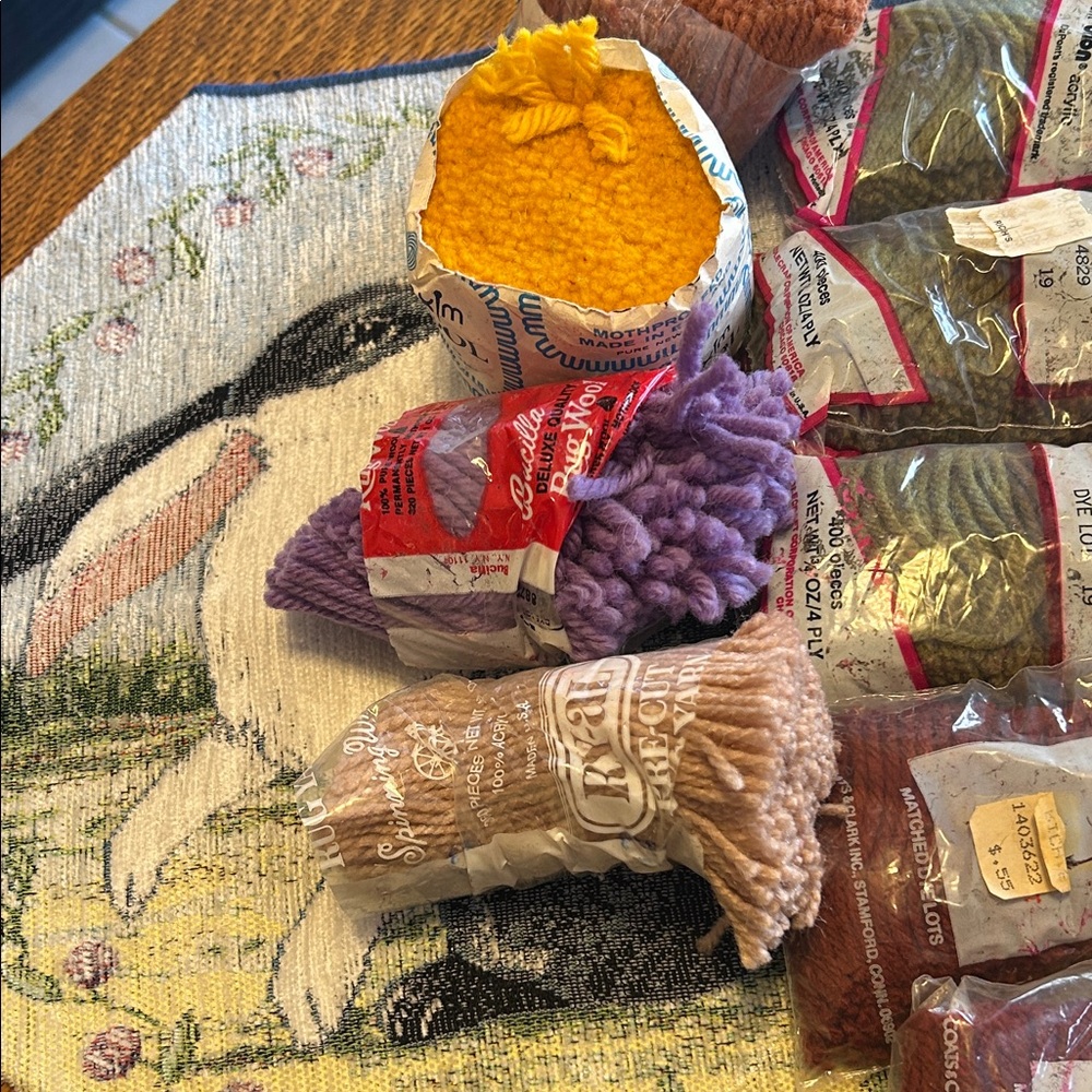 Assorted Rug Yarn Collection - Picture 5 of 5